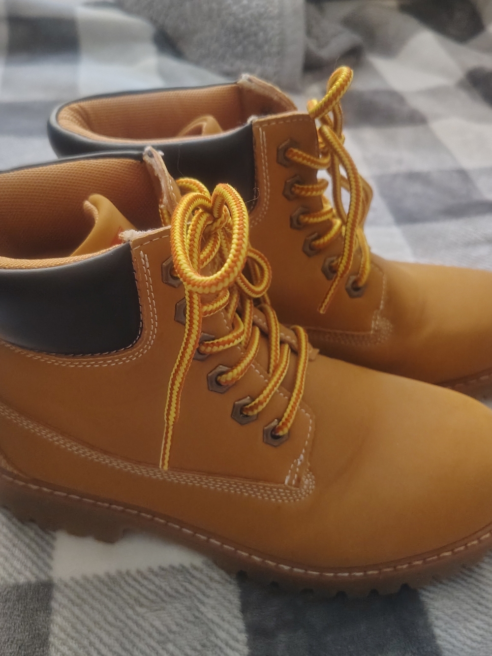 Avalanche Kids Wheat/Tan Lace-Up Work Boots with Yellow Laces - Picture 1 of 6